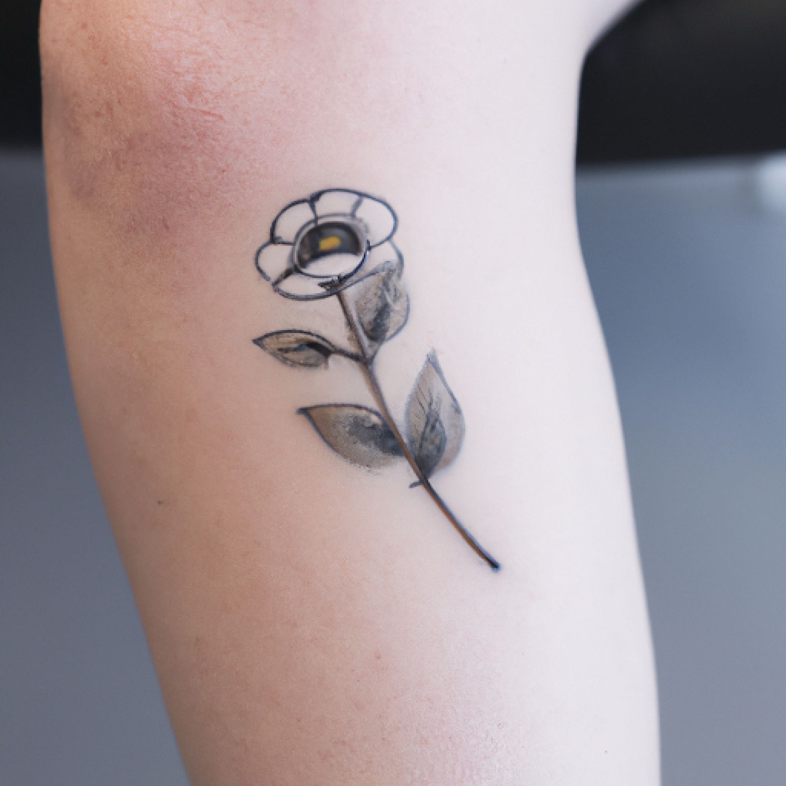 Flower tattoo on knee for women