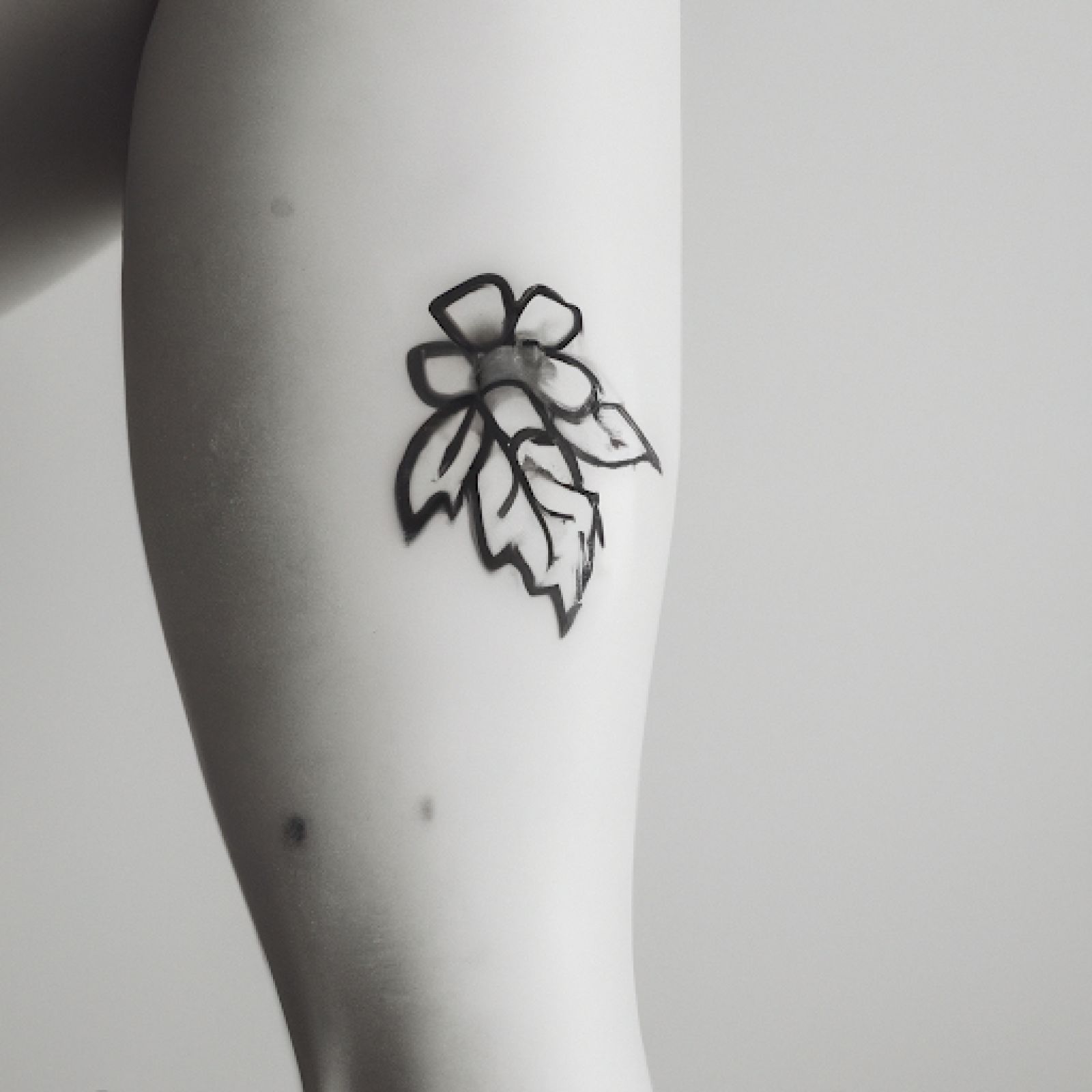 Flower tattoo on leg for women